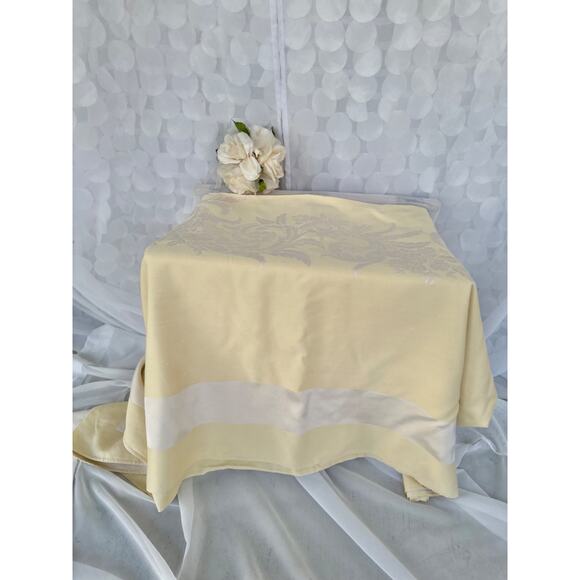 Pale yellow DAMASK tablecloth rectangular Floral Acanthus 64 X 116 Elegant - Picture 6 of 8